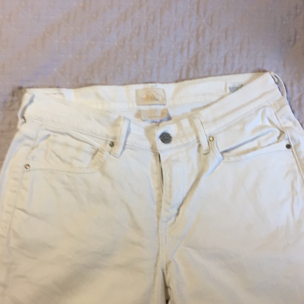 Levi Capris